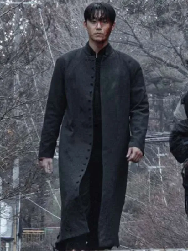 Sweet-Home-S03-Lee-Eun-hyeok-Black-Coat